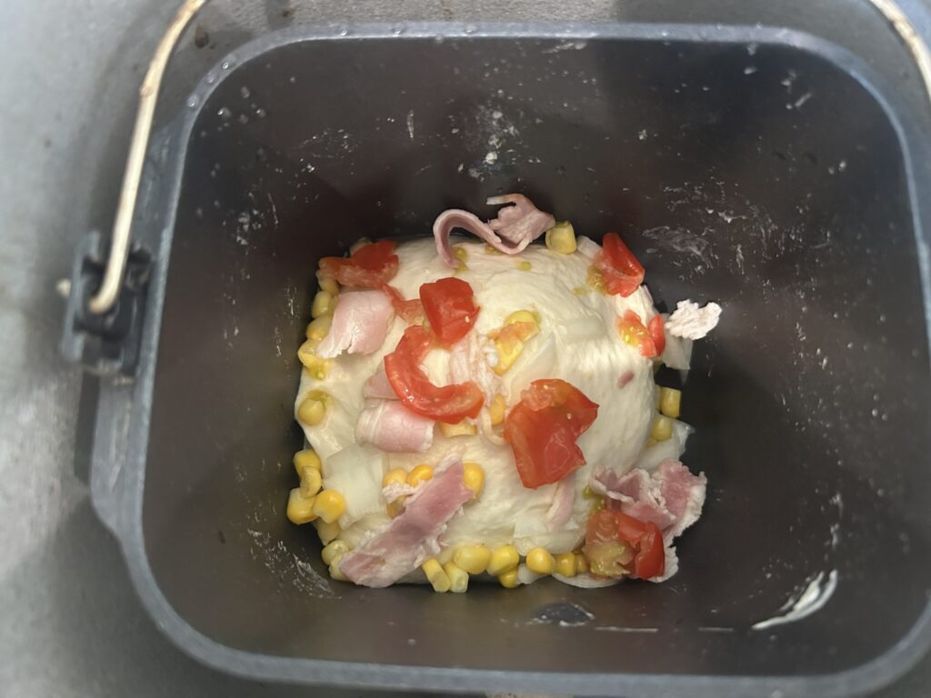 Panasonicホームベーカリーで具材を入れた様子